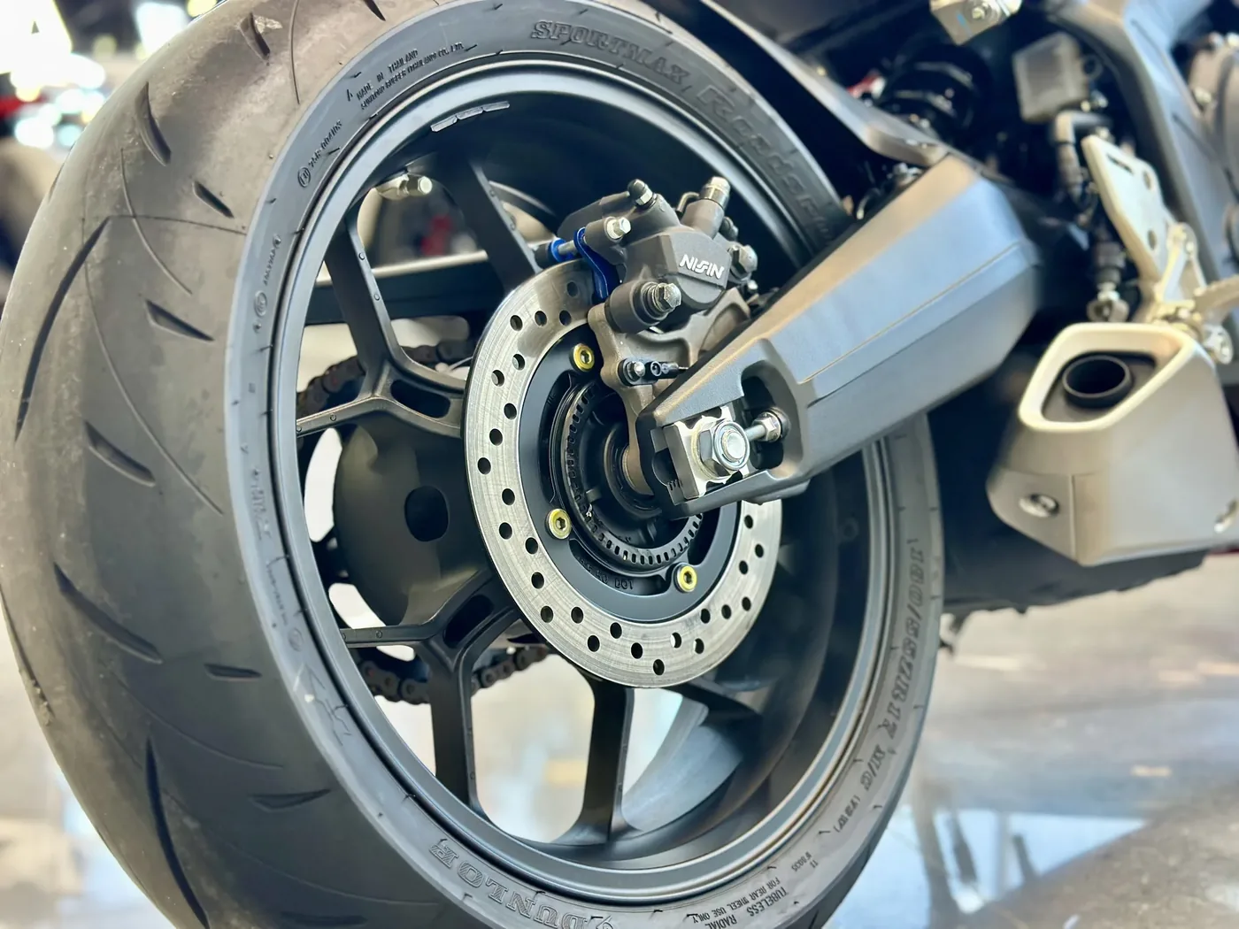 Honda CBR650R — фото 12