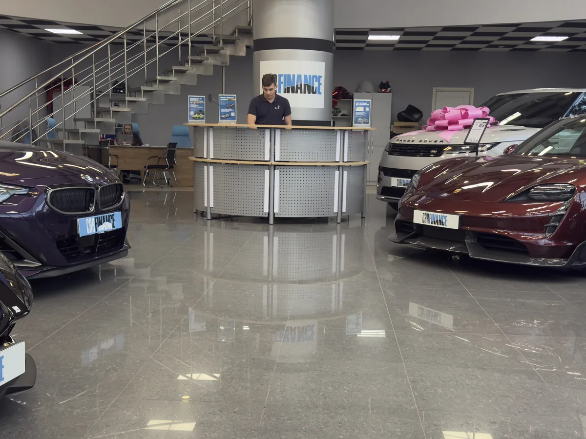 Автосалон CARFINANCE в Москве на Нагатинской