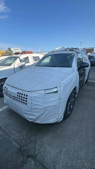 Audi Q7 в защитном транспортировочном чехле