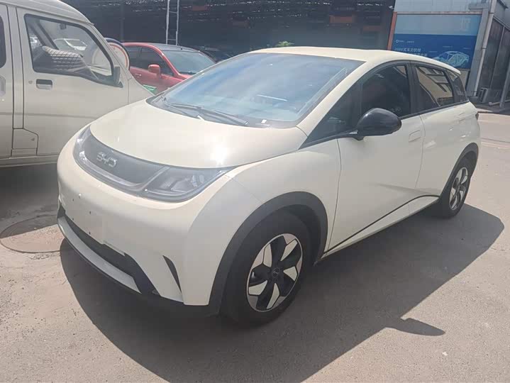 BYD Dolphin - электромобиль 95 л.с. с льготным утильсбором