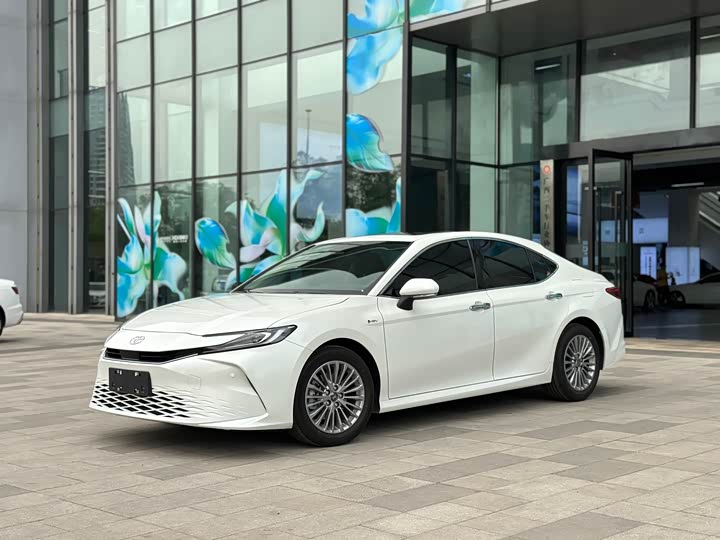 Toyota Camry - автомобиль бизнес-класса для такси
