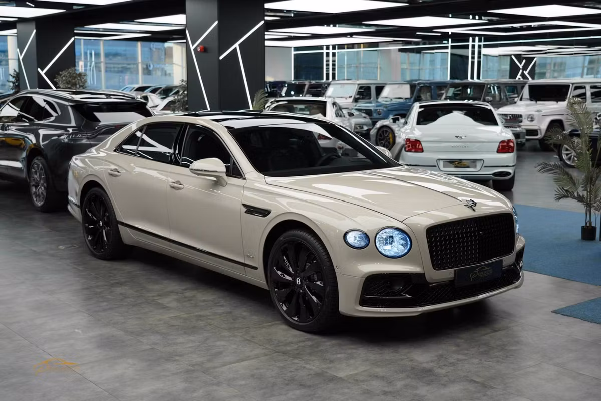 Bentley Flying Spur 2023 из ОАЭ — купить под ключ