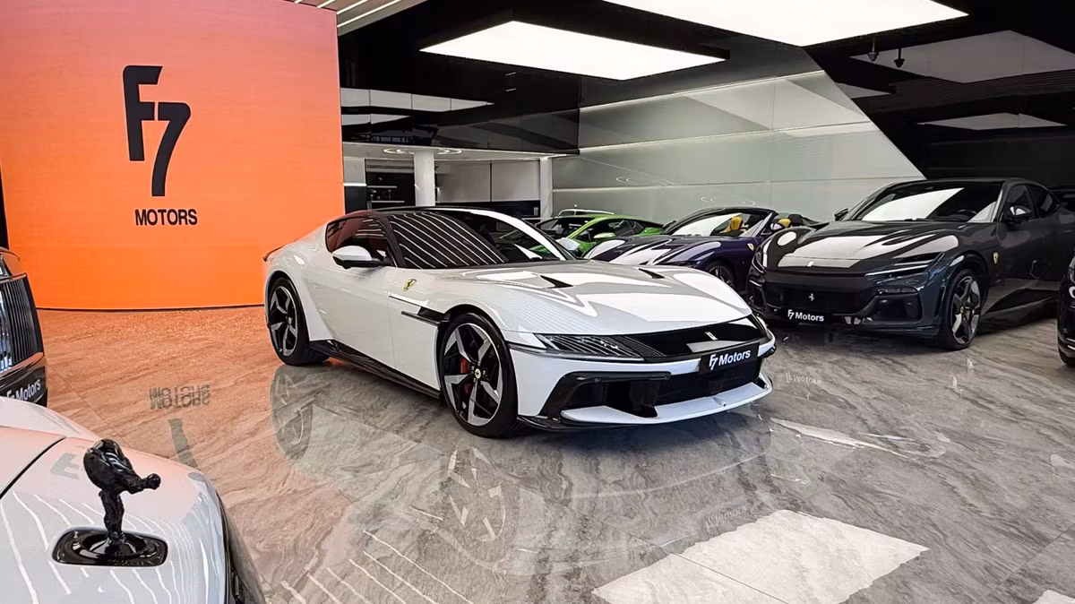 Ferrari 12Cilindri 2025 из ОАЭ — купить под ключ