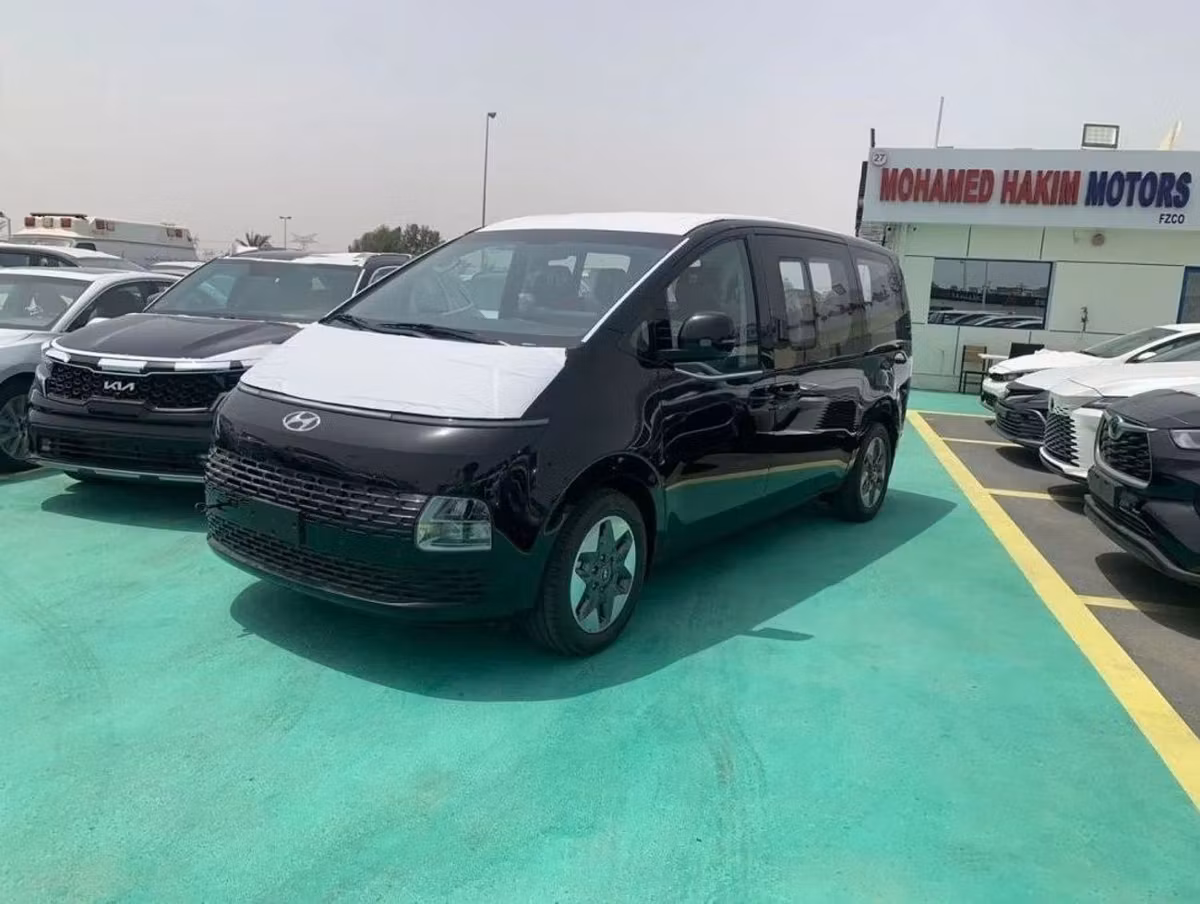 Hyundai Staria 2023 из ОАЭ — купить под ключ