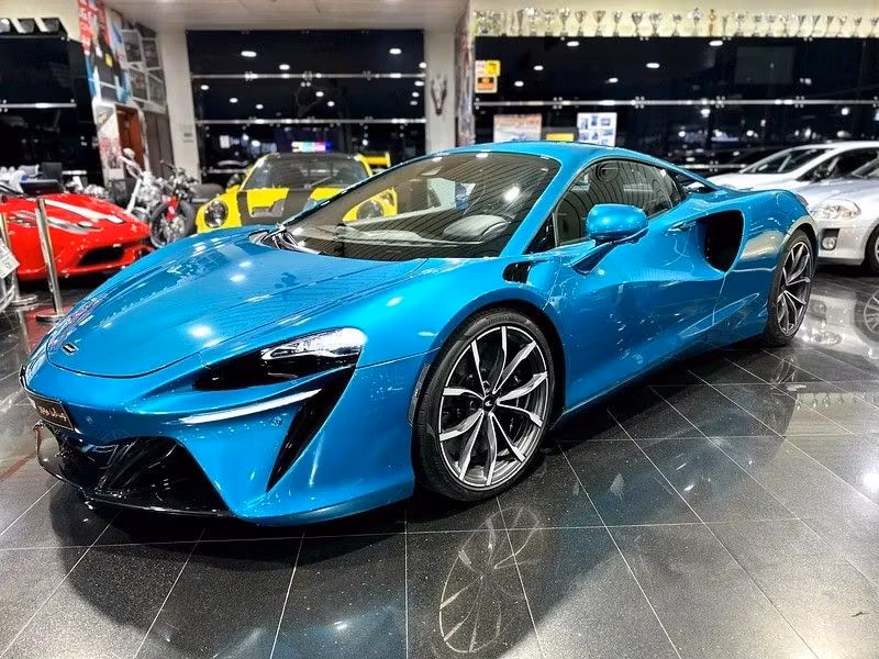 Mclaren Artura 2023 из ОАЭ — купить под ключ