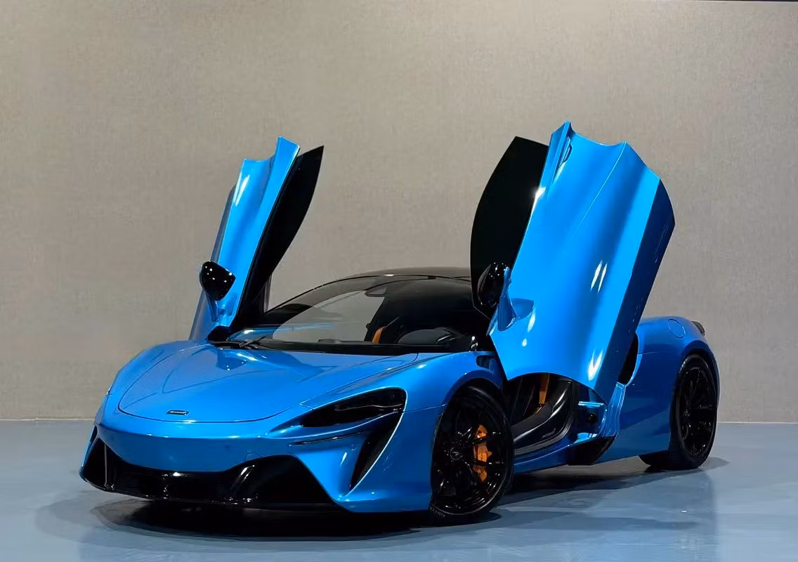 Mclaren Artura 2023 из ОАЭ — купить под ключ