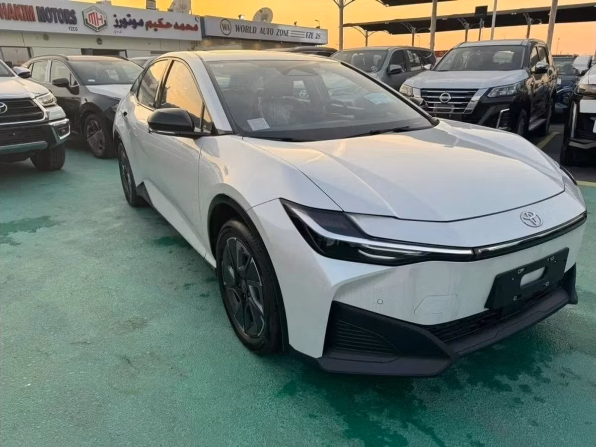 Toyota bZ3 2024 из ОАЭ — купить под ключ