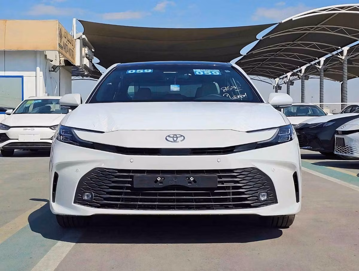 Toyota Camry 2025 из ОАЭ — купить под ключ