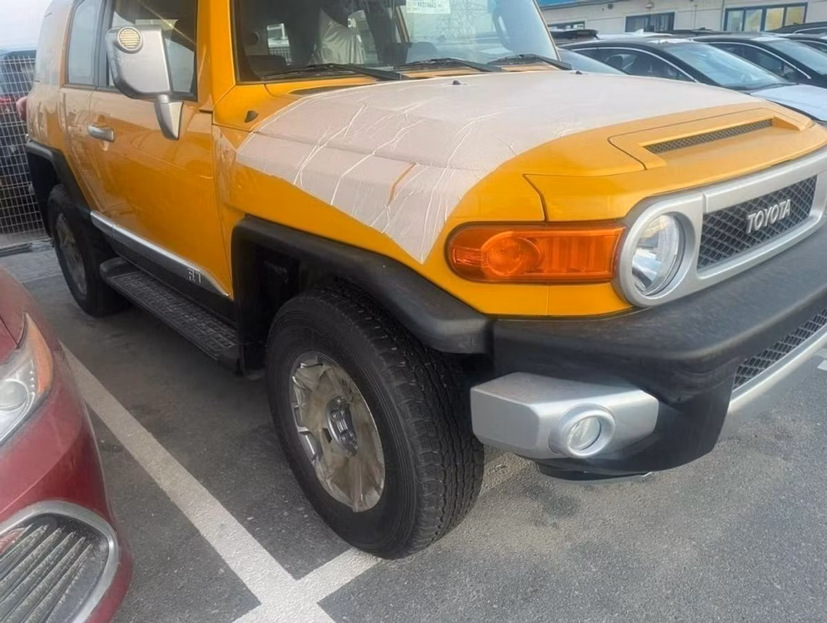 Toyota FJ Cruiser 2023 из ОАЭ — купить под ключ