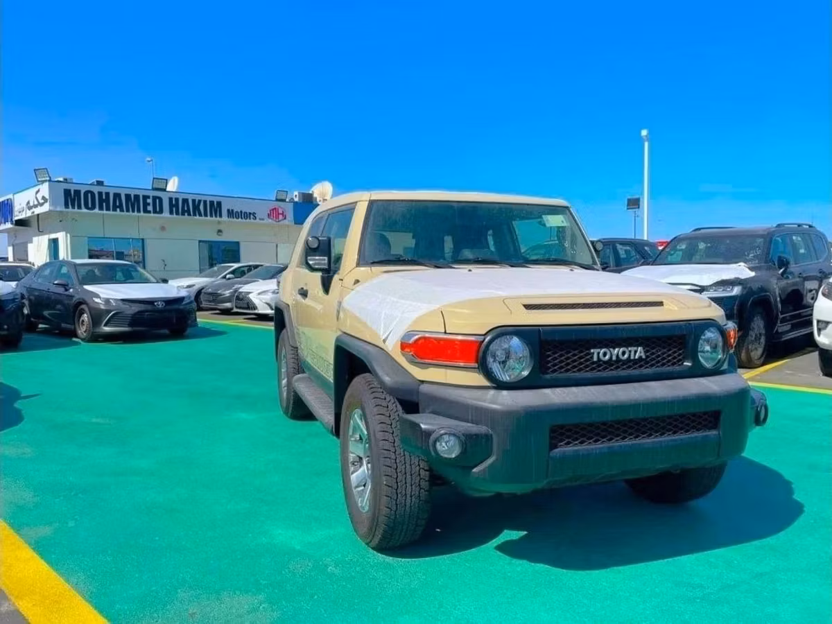 Toyota FJ Cruiser 2023 из ОАЭ — купить под ключ
