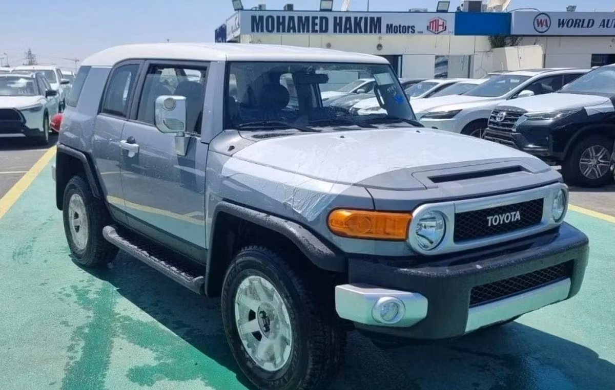 Toyota FJ Cruiser 2023 из ОАЭ — купить под ключ