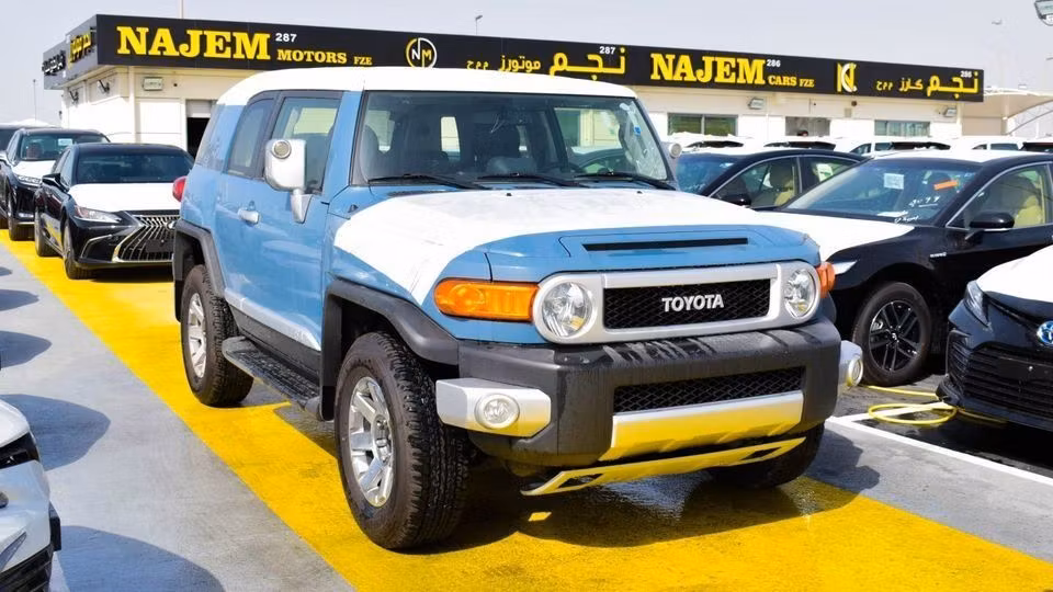 Toyota FJ Cruiser 2023 из ОАЭ — купить под ключ