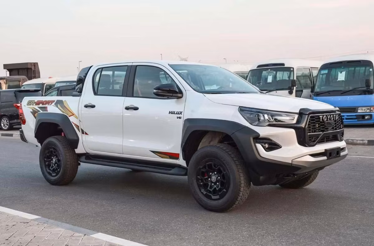 Toyota Hilux 2025 из ОАЭ — купить под ключ