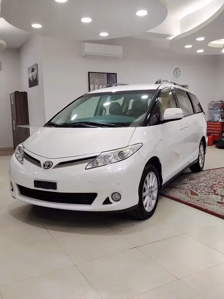 Toyota Previa 2017 из ОАЭ — купить под ключ