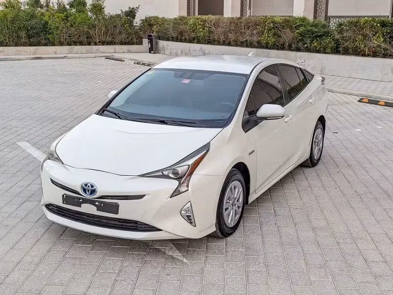 Toyota Prius 2017 из ОАЭ — купить под ключ
