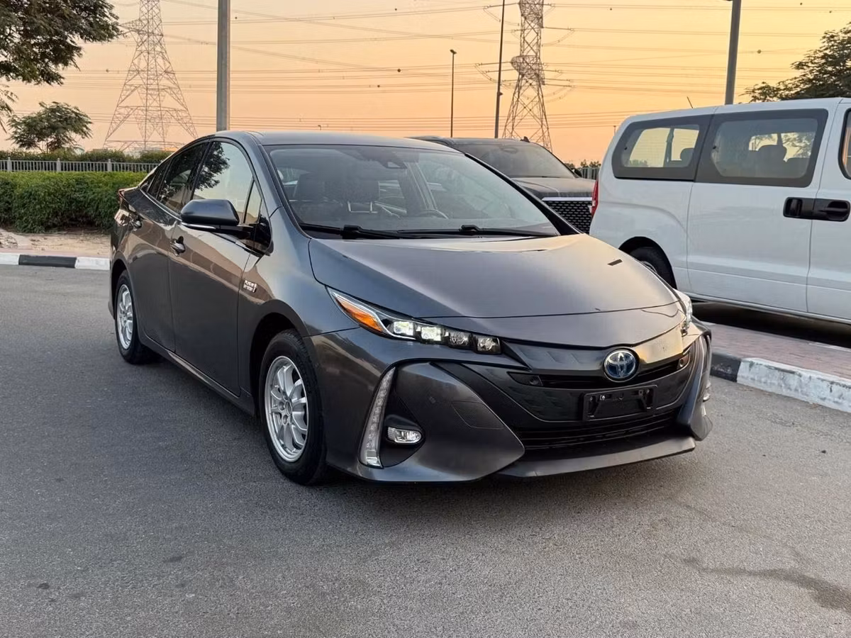 Toyota Prius 2020 из ОАЭ — купить под ключ