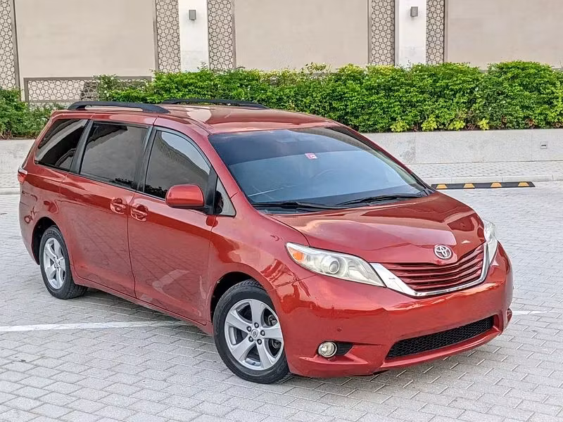 Toyota Sienna 2015 из ОАЭ — купить под ключ