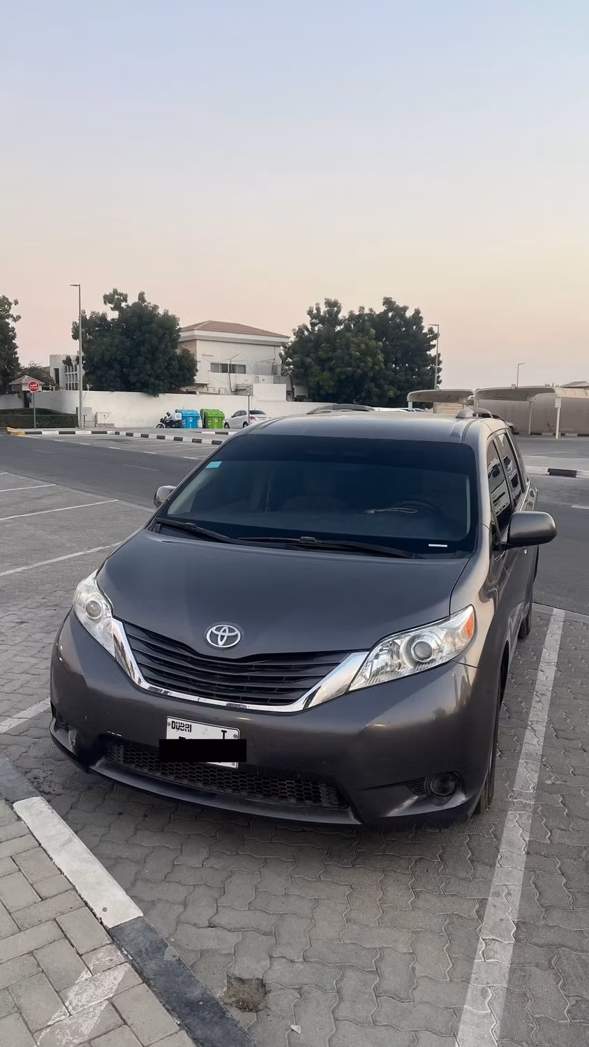 Toyota Sienna 2016 из ОАЭ — купить под ключ