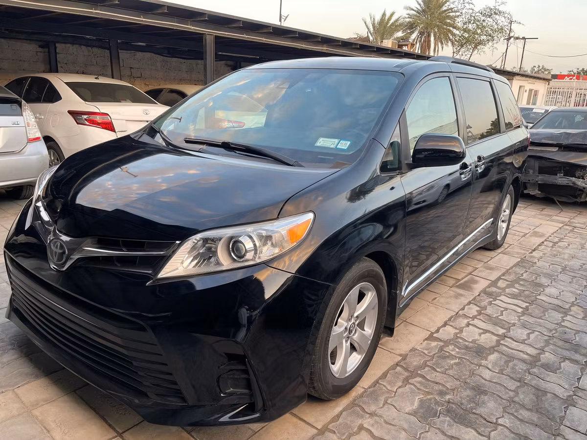 Toyota Sienna 2018 из ОАЭ — купить под ключ