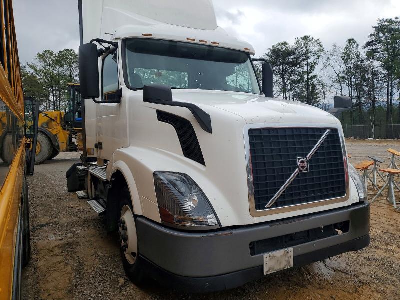 Volvo VNL 2017 из США — купить под ключ