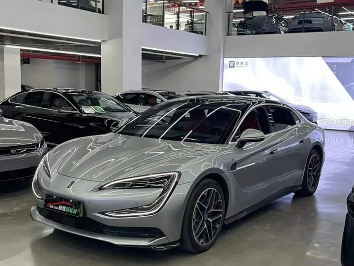 BYD Yangwang U7 2025 из Китая — купить под ключ