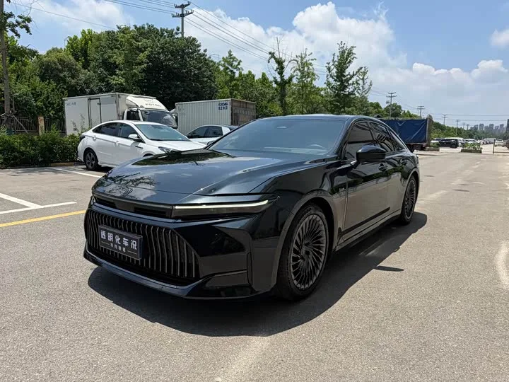 Toyota Crown Sedan 2025 из Китая — купить под ключ