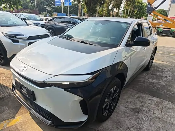 Toyota bZ4X Platinum 2025 из Китая — купить под ключ