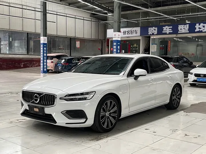 Volvo S60 Hybrid 2022 из Китая — купить под ключ