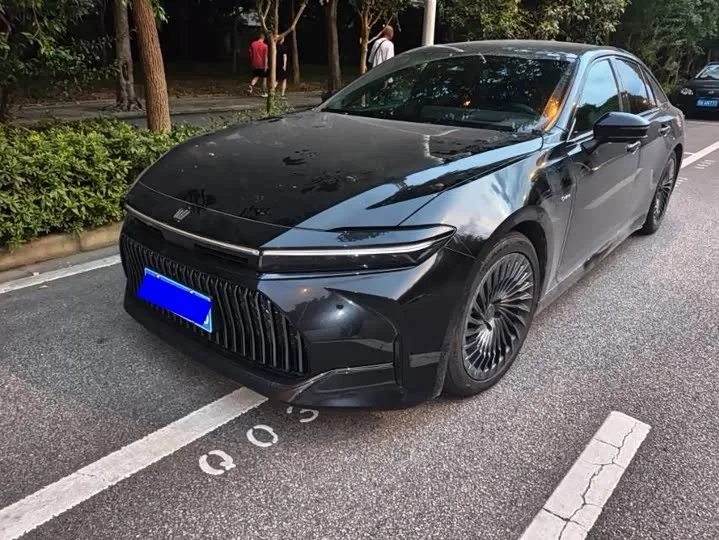 Toyota Crown Sedan 2024 из Китая — купить под ключ