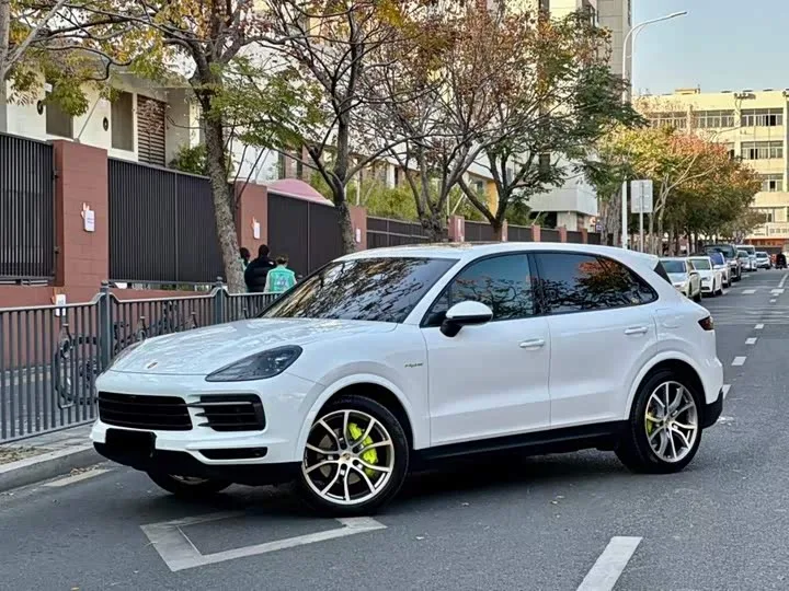 Porsche Cayenne Hybrid 2023 из Китая — купить под ключ
