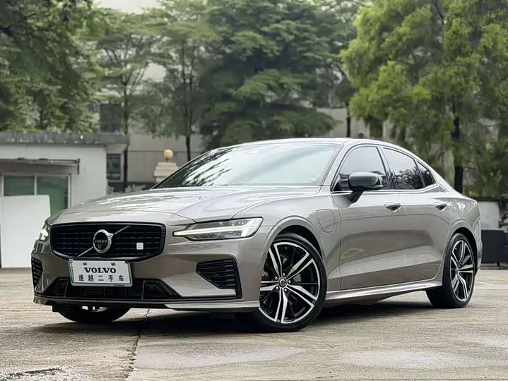 Volvo S60 Hybrid 2022 из Китая — купить под ключ