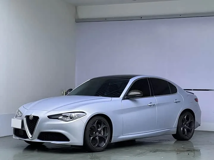 Alfa Romeo Giulia 2022 из Китая — купить под ключ