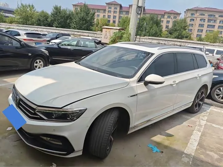 Volkswagen Passat Variant 2023 из Китая — купить под ключ