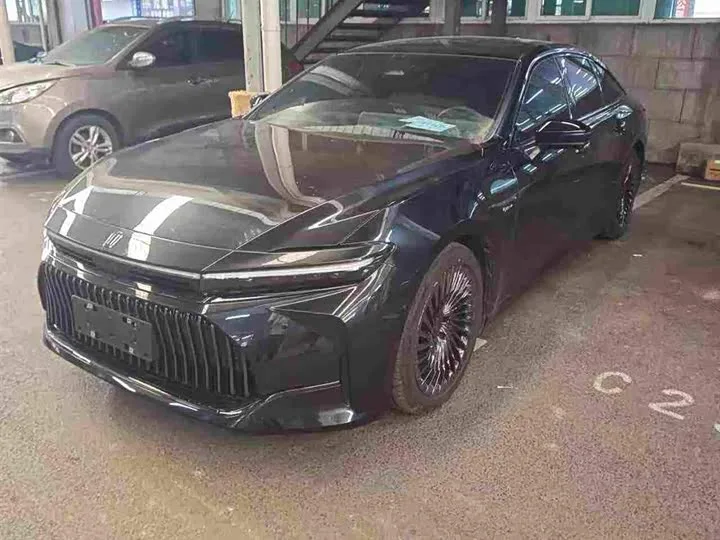 Toyota Crown Sedan 2025 из Китая — купить под ключ