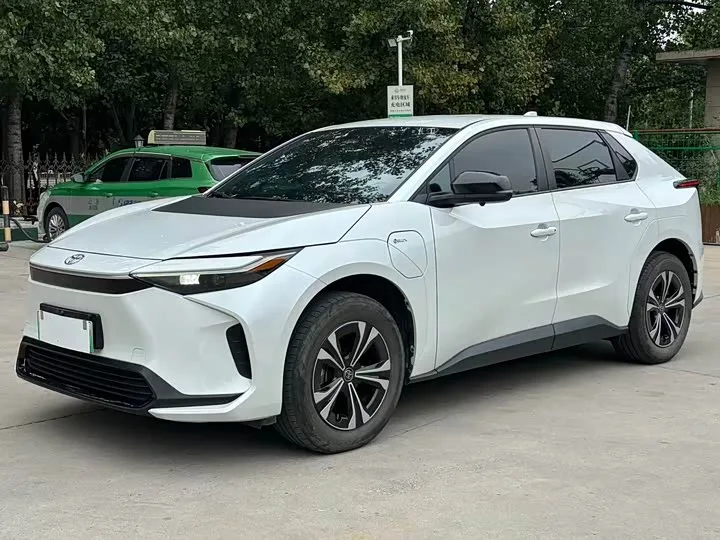 Toyota bZ4X Platinum 2024 из Китая — купить под ключ