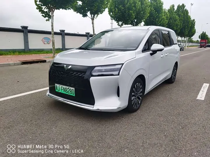 Wuling Starlight 730 Hybrid/EV 2025 из Китая — купить под ключ