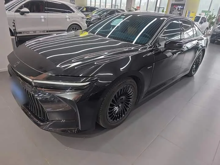 Toyota Crown Sedan 2026 из Китая — купить под ключ