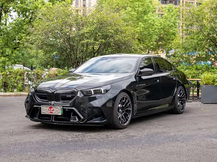 BMW M5 Hybrid 2026 из Китая — купить под ключ