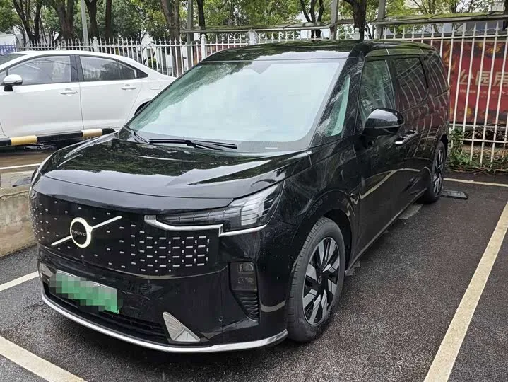 Volvo EM90 2025 из Китая — купить под ключ