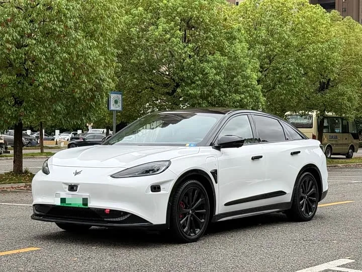 BAIC Arcfox Alpha S 2023 из Китая — купить под ключ
