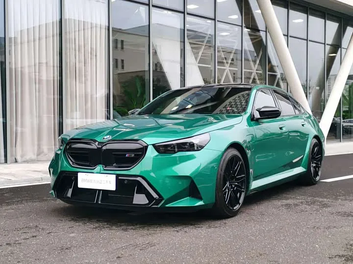 BMW M5 Hybrid 2025 из Китая — купить под ключ