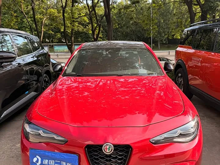 Alfa Romeo Giulia 2025 из Китая — купить под ключ