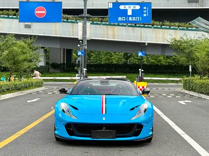 Ferrari 812 2023 из Китая — купить под ключ