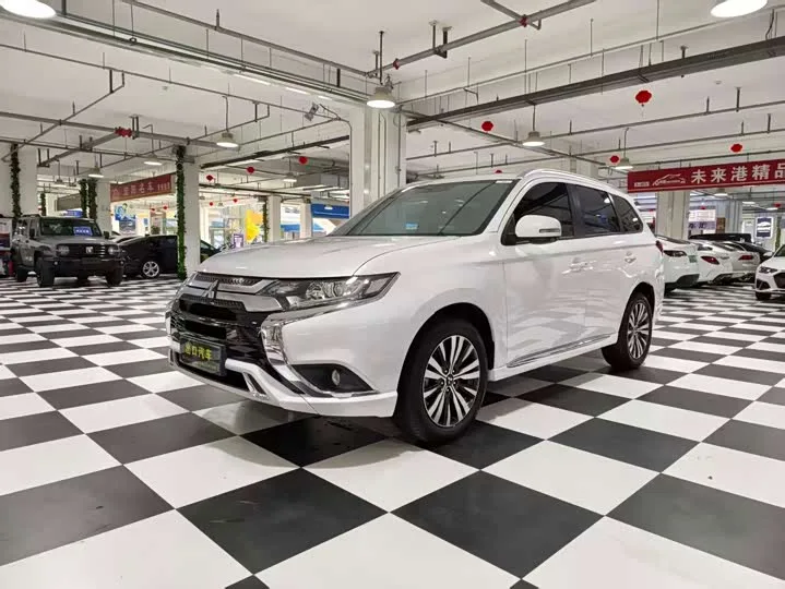 Mitsubishi Outlander 2022 из Китая — купить под ключ