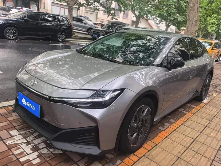 Toyota bZ3 2024 из Китая — купить под ключ