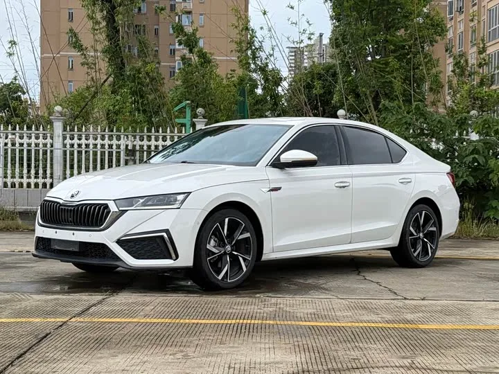 Skoda Octavia Pro 2023 из Китая — купить под ключ