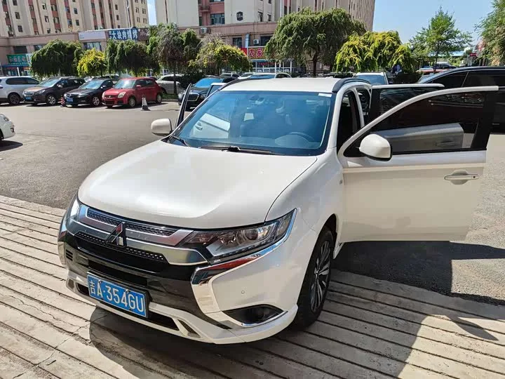 Mitsubishi Outlander 2022 из Китая — купить под ключ
