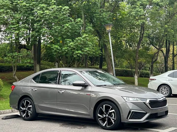 Skoda Octavia Pro 2023 из Китая — купить под ключ