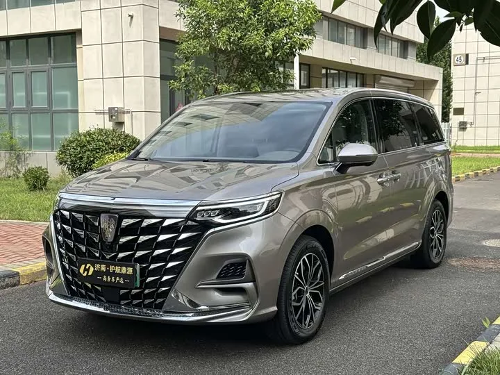 Roewe iMax 8 EV 2025 из Китая — купить под ключ