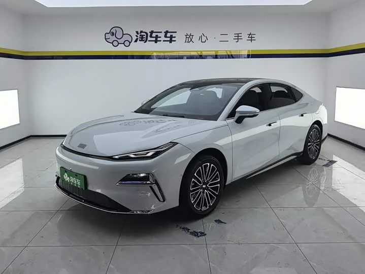 Geely Galaxy Starshine 8 EM-i 2026 из Китая — купить под ключ